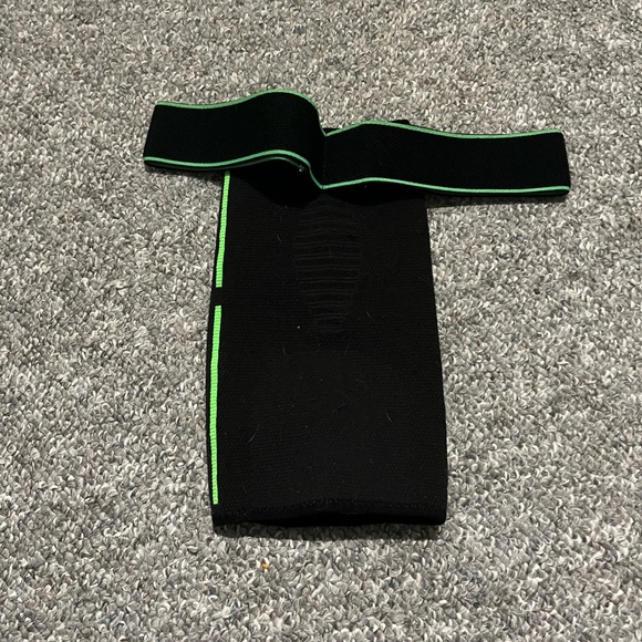 knee brace size s - Picture 3 of 4